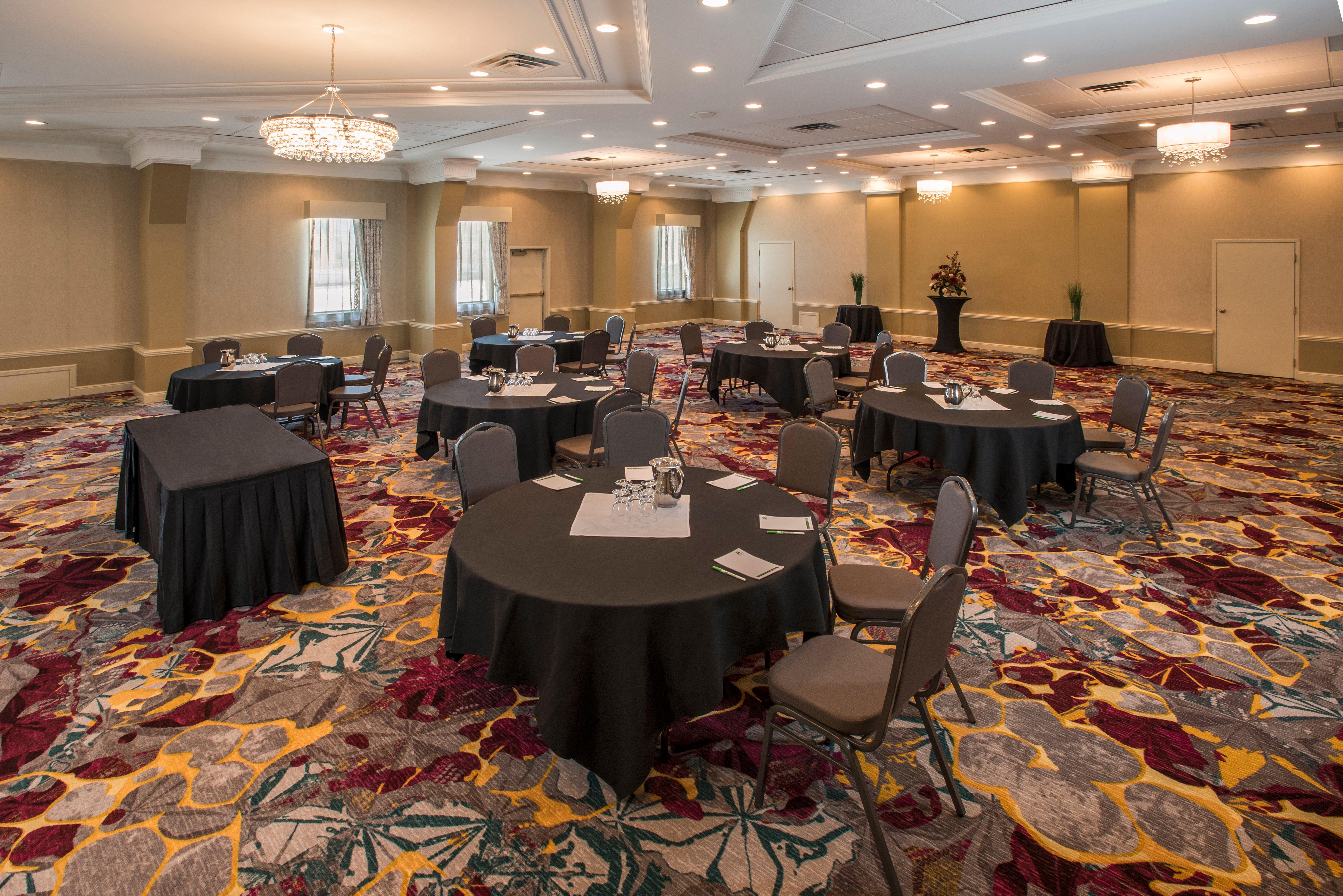 Holiday Inn Conference Centre Edmonton South By Ihg Exterior photo