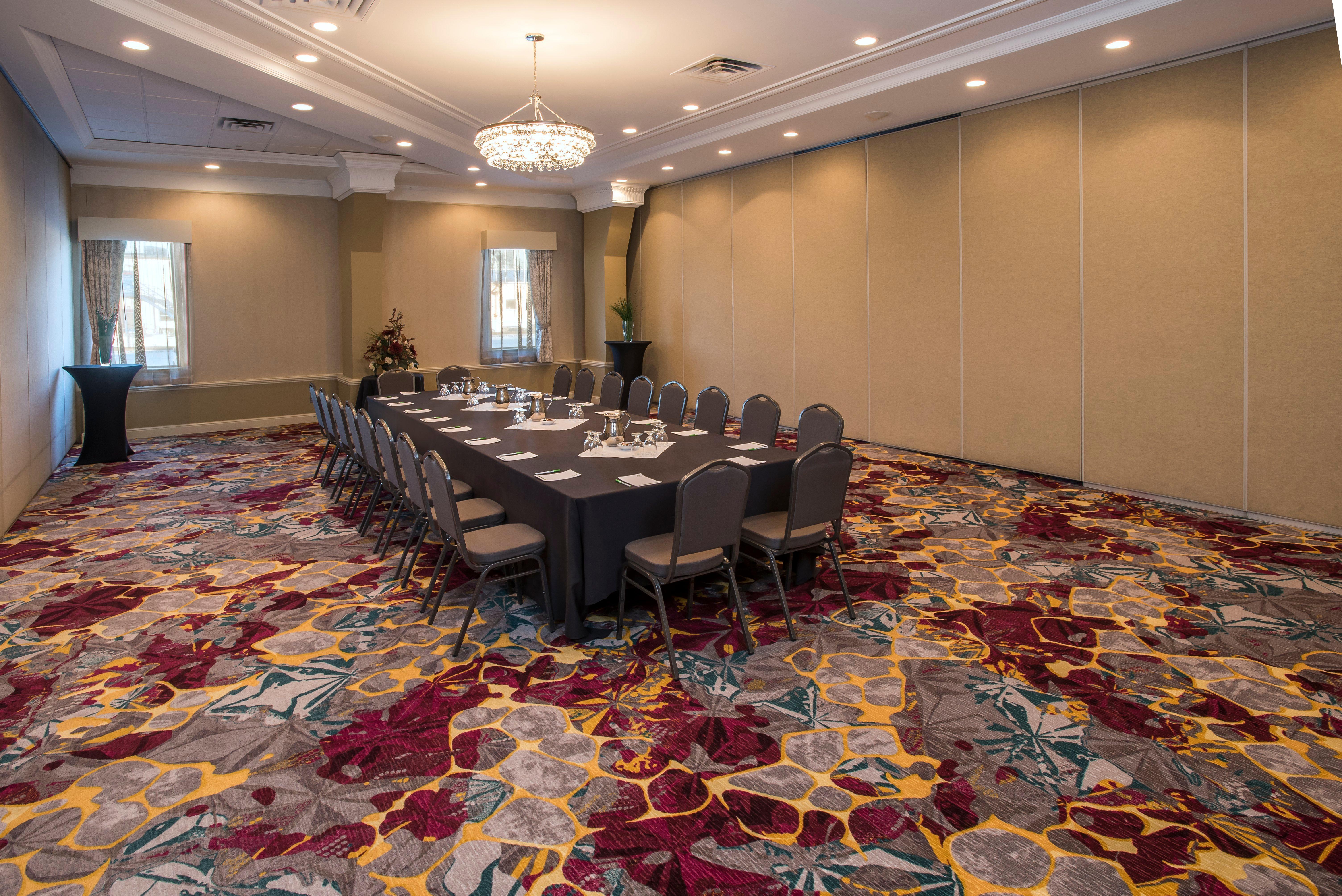 Holiday Inn Conference Centre Edmonton South By Ihg Exterior photo