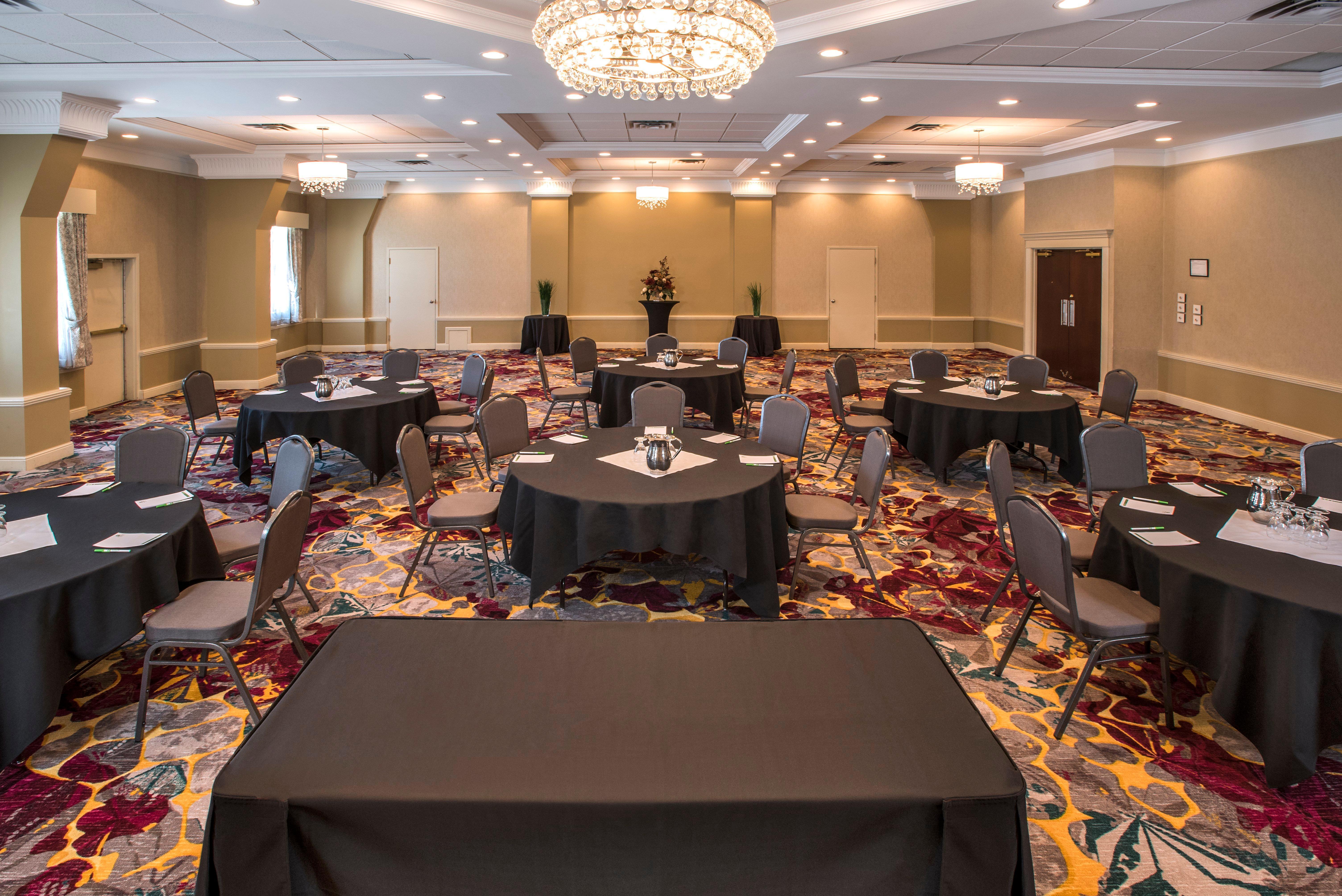 Holiday Inn Conference Centre Edmonton South By Ihg Exterior photo